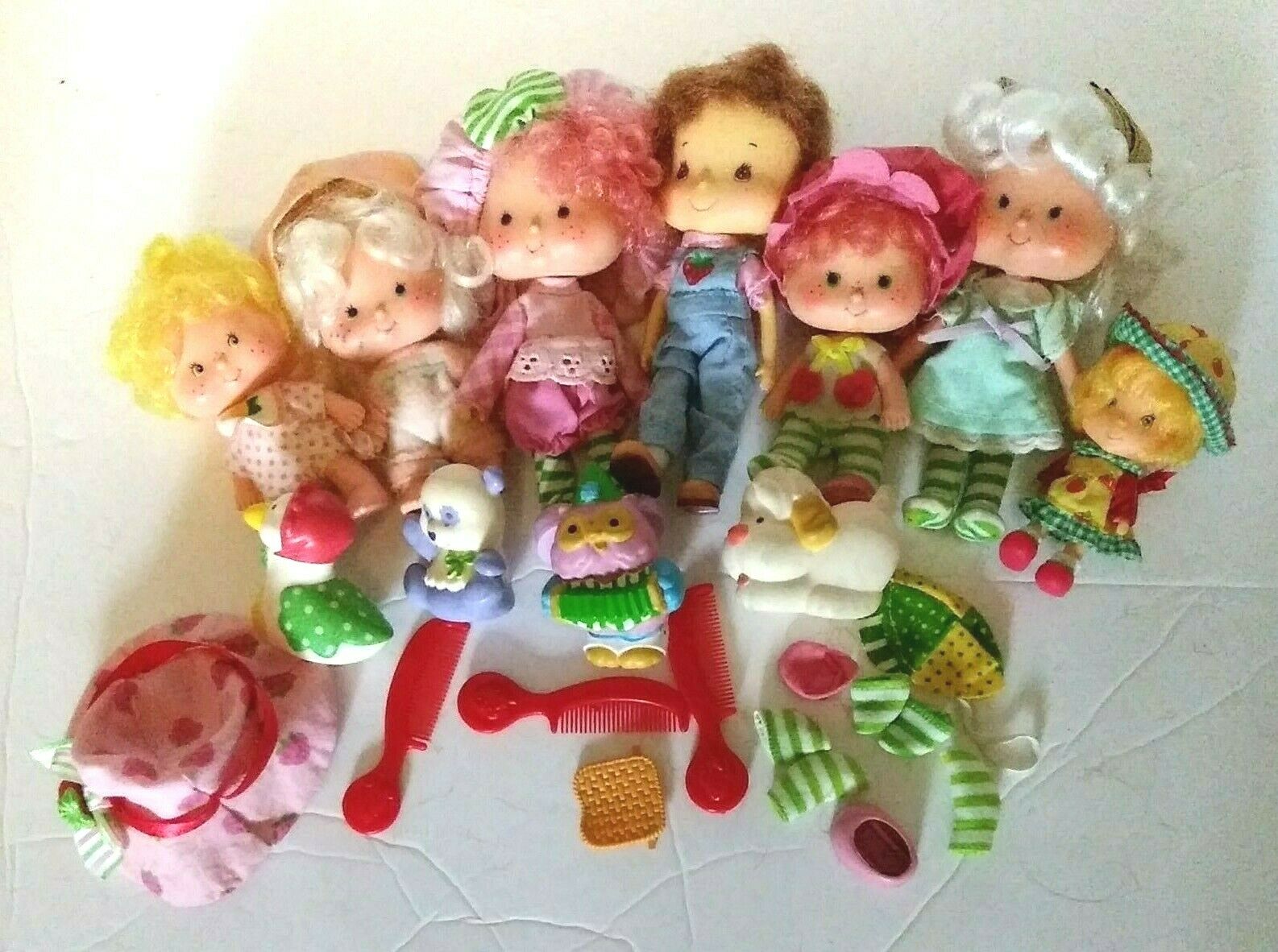 Vintage Strawberry Shortcake Lot Of 7 Dolls Figures And Accessories With 4 Pets
