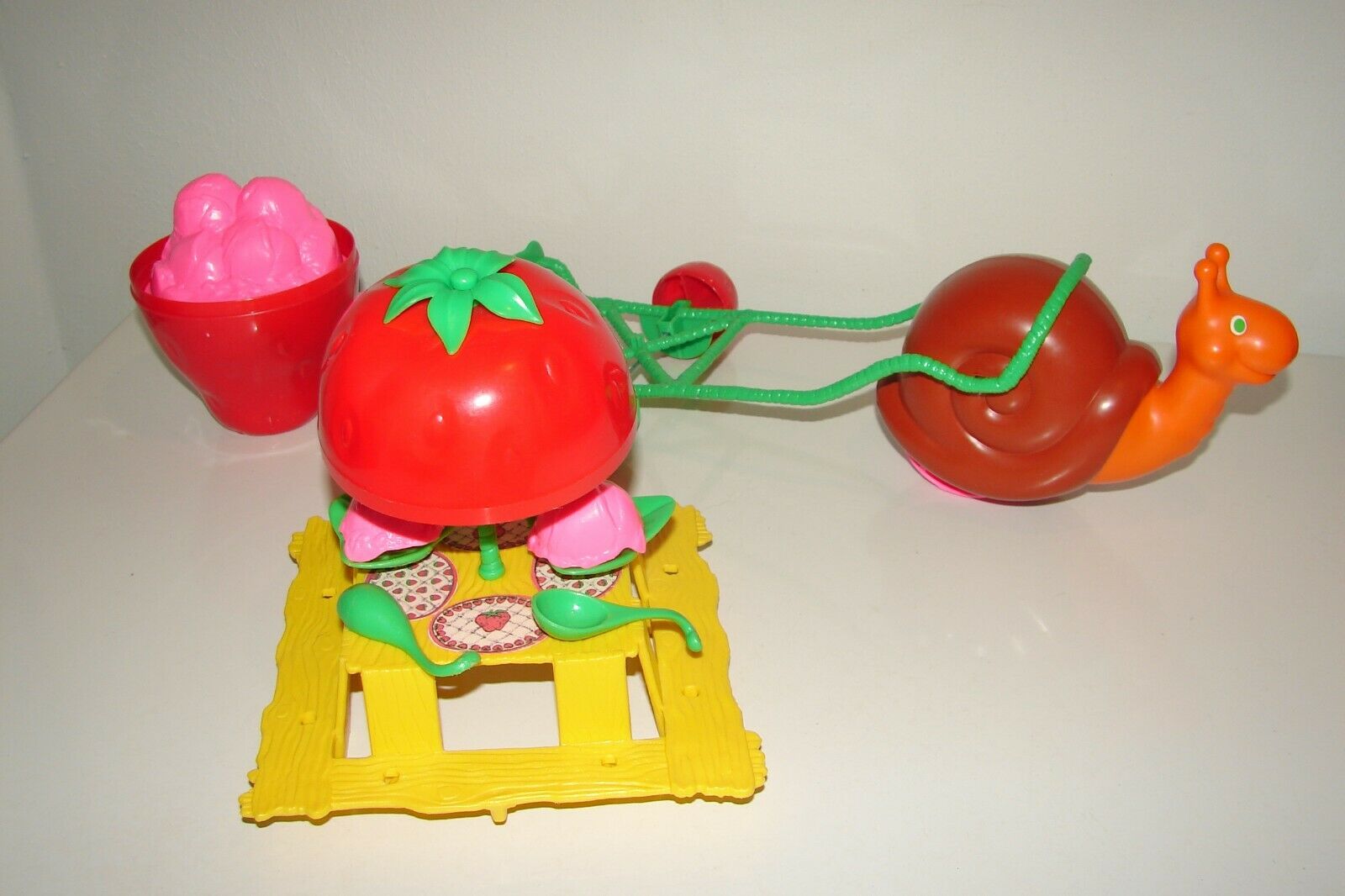 Vintage Strawberry Shortcake Playset Snail Cart Complete Clean