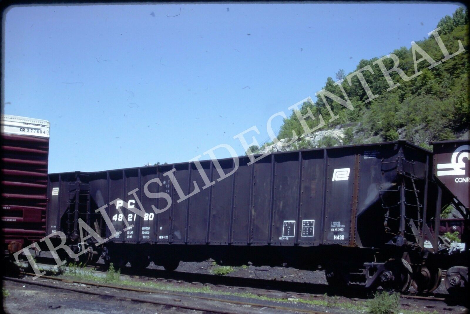Original train slide PC PENN CENTRAL hopper 482120, 1984